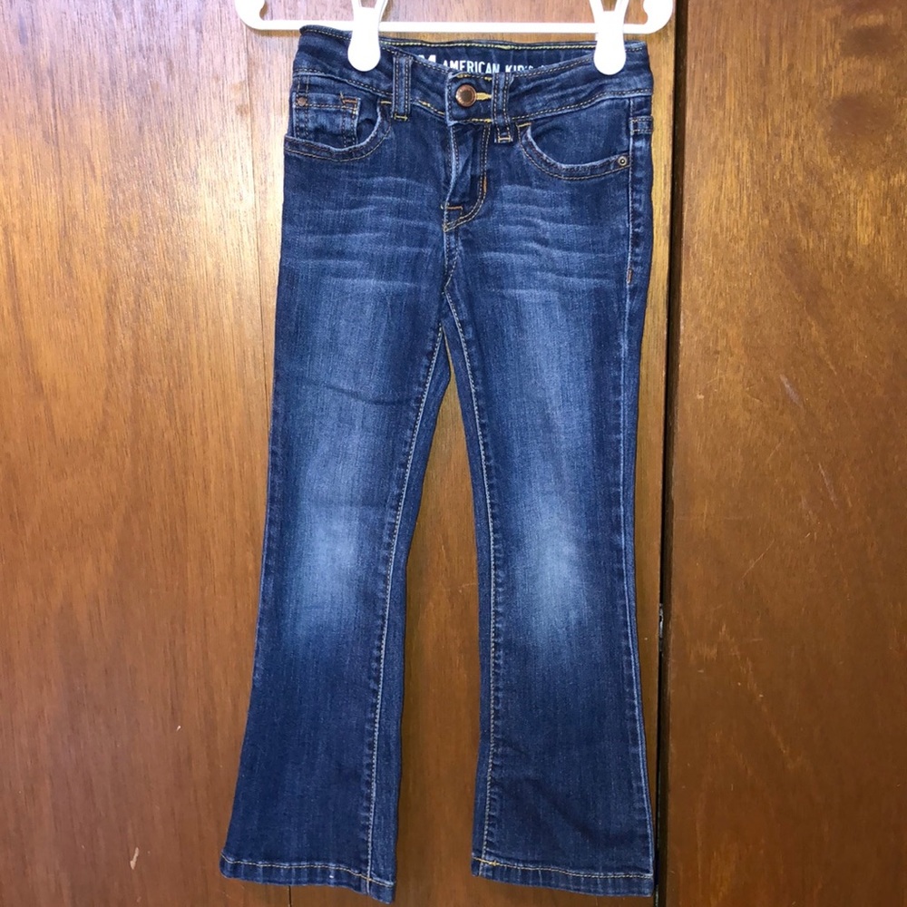 PRE-OWNED GIRLS SIZE 6 SLIM JEANS. IN EXCELLENT CONDITION. WORN ONCE.